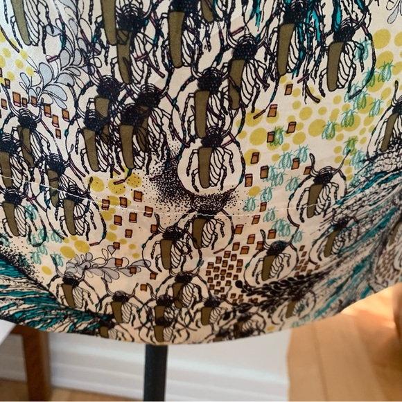 Rützou 100% Silk dress; beautiful and unusual print; ruffled front neckline - Picture 7 of 15